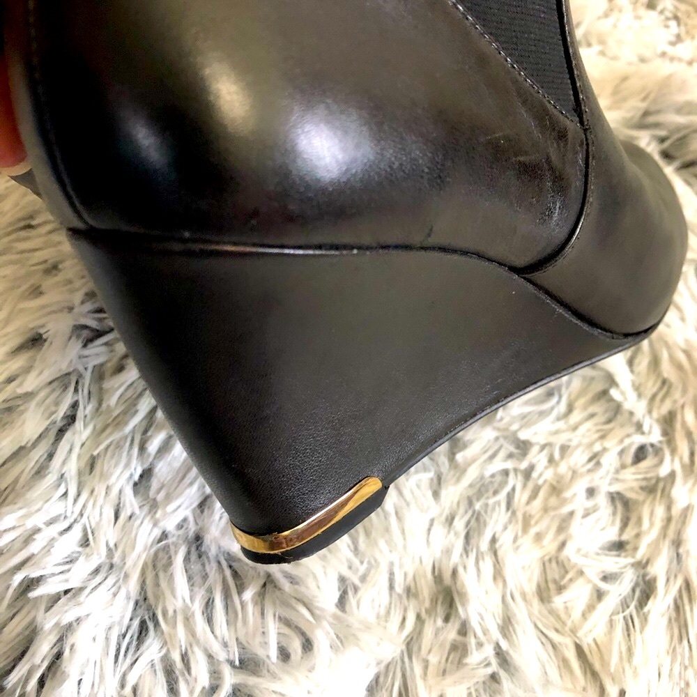 Bandolino Black Leather Ankle Bootie - Picture 5 of 8
